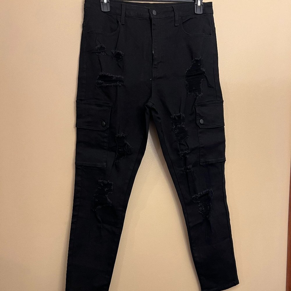 FashionNova women's Black Master sergeant Cargo Jeans, distressed, Size 1X